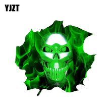 YJZT 13,4 см * 12,5 см креативный стиль зеленый пламенный череп автомобильные наклейки аксессуары наклейка 6-0641 2024 - купить недорого