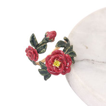 Кольцо эмалированное с красным цветком и зубцом 2024 - купить недорого