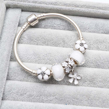 Vogue pulseiras encantos branco contas de flores se encaixa braceletes europeus diy presente romântico europeu com saco livre de alta qualidade 16-22cm 2024 - compre barato