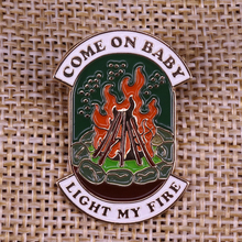 Come On Baby Light My Fire-Pin para solapa, broche 2024 - compra barato