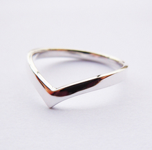 Прочное серебряное кольцо Wishbone от производителя 2024 - купить недорого