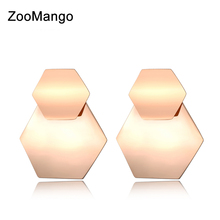 Женские изогнутые шестиугольные серьги-гвоздики ZooMango, серьги из нержавеющей стали с покрытием из розового золота и пистолета, рождественские подарки, ZE18062 2024 - купить недорого