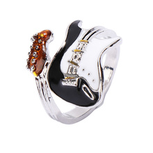 Кольцо в стиле панк, креативное черно-белое смазанное кольцо для гитары, музыкальные блестящие кольца, женские и мужские ювелирные изделия 2024 - купить недорого