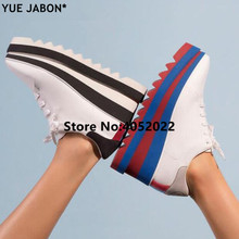 Yue jabon/Новые разноцветные кроссовки на плоской платформе в полоску Женская обувь, украшенные звездами повседневная женская обувь на платформе с толстой подошвой и квадратным носком 2024 - купить недорого