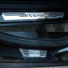 Accesorios de estilo de coche para Renault CLIO IV clio 4 Umbral de puerta protector de placa de desgaste marcos de puertas de acero inoxidable Umbral de puerta s Pedal coche pegatina 2014-2020 2024 - compra barato