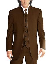 ¡Novedad! esmoquin de novio marrón para padrinos de boda con solapa mandarín para hombre, chaqueta de Padrino para boda (chaqueta + Pantalones + chaleco + corbata) C468 2024 - compra barato