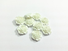 ¡Lo más nuevo! Cuentas de flores de resina planas blancas, 20mm, 100 unids/lote (con agujero) 2024 - compra barato