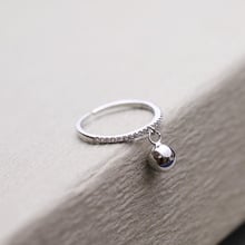 Anillos con colgante de bola pequeña para mujer, joyería de moda, anillo de dedo ajustable abierto, Color plateado, envío gratis, novedad 2024 - compra barato