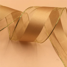 Плотная Золотая атласная лента N2126 63 мм X 25 ярдов в рулоне, края из органзы, для упаковки подарков, Рождественская Проводная лента 2024 - купить недорого