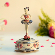 Девочка танец балет музыкальная шкатулка, изысканная модная позолоченная качественная Подарочная вращающаяся Музыкальная шкатулка с изображением балерины 2024 - купить недорого