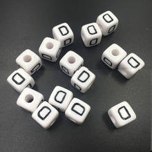 Frete grátis 100 pçs inglês d impresso cubo branco acrílico carta contas quadrado lucite plástico único alfabeto jóias contas 2024 - compre barato
