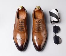 Sapatos masculinos de couro legítimo, calçados casuais esculpidos com cadarço, estilo oxford, para trabalho e escritório, tamanhos 38-46 2024 - compre barato