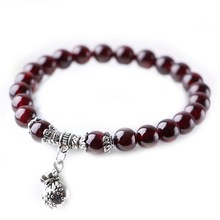 Pulsera de plata tibetana Natural para mujer, brazalete con colgante en forma de bolsa de dinero, vino tinto, granate, cristal Simple, venta al por mayor 2024 - compra barato