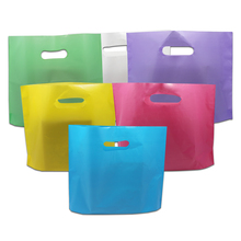 50 шт./лот, разные цвета, пластиковая сумка для покупок с ручкой, Подарочная сумка, бутик, пластиковые сумки для покупок, сумка для одежды 2024 - купить недорого