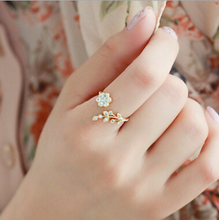 Новые модные витые кольца на пальцы средней длины Стразы с листьями, желтое Открытое кольцо с цветком, Женские аксессуары, кольцо 2024 - купить недорого