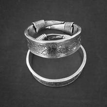 Китай 100% серебряные украшения ручной работы Miao резной браслет с двумя пионами Бесплатная доставка разные стили 2024 - купить недорого