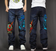 Для мужчин длинные штаны для мешковатые свободный крой джинсы в рэп-стиле в стиле «хип-хоп» для скейтборда из джинсовой ткани с принтом брюки-дудочки прямые, Стрейчевые Повседневное брюки рогатый монстр 2024 - купить недорого