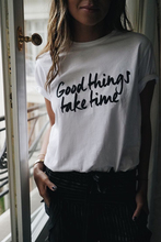 As Coisas boas Levam Tempo Inspirador Graphic Tee Tumblr Gurnge Branco T-shirt das Mulheres Da Moda Verão Roupas Casuais 2024 - compre barato