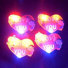 Любовь Сердце цветок светодиодный мигающий брошь Pin светильник значок светящиеся украшения День Святого Валентина Рождество свечение вечерние принадлежности 2024 - купить недорого
