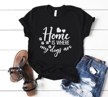 Sugarbaby Home is where my dogs is shirt футболка для влюбленных собак Забавные топы для мам, Подарочная рубашка для любимых собак Милая футболка для женщин и кошек 2024 - купить недорого