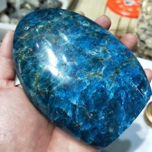 Piedra de cristal Natural de apatita azul, adorno de piedras preciosas en bruto, cuarzo pulido, artesanía, decoración curativa del hogar, 400g-800g 2024 - compra barato