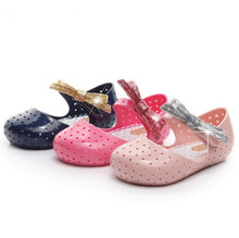 2019 Estilo Verão Sandálias Da Geléia Para O Bebê Meninas Sandálias Arco Sapatos Princesa Sapatos de Dança Do Partido Dos Miúdos 2024 - compre barato
