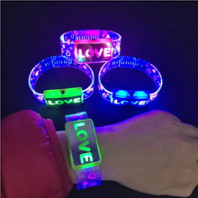 Светодиодный мигающий браслет, светящийся браслет для вечеринки, Рождественский светящийся браслет, светящиеся игрушки для детей, светится в темноте 2024 - купить недорого