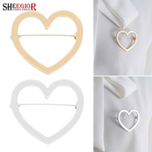 Broches de corazón de amor para hombre y mujer, accesorios de aleación suave, color dorado y plateado, alfileres de Metal, joyería de moda 2024 - compra barato