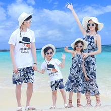 Roupas de verão combinando mãe e filha praia vestidos longos com alças fora do ombro roupas de casal pai filho camiseta + calças 2024 - compre barato