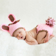 Вязаный крючком костюм для новорожденных девочек, розовый кролик, одежда ручной работы, аксессуары для фотосъемки, реквизит для фотостудии для младенцев и малышей 2024 - купить недорого