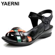 YAERNI-Sandalias planas de cuero para madres y ancianos, zapatos huecos informales a la moda, 41 42 talla grande, novedad de verano 2021 2024 - compra barato