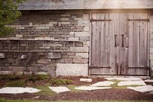 Fondo de piedra rústica para niños, telón de fondo con impresión de ordenador de alta calidad, puerta de Granero, pared de ladrillo y hierba 2024 - compra barato