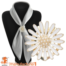 Free shipping Fashion Flower brooch female pearl corsage cape enamel gold silk scarf buckle 2024 - buy cheap