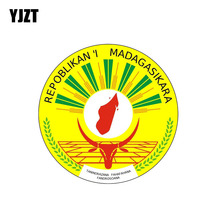 YJZT 12 см * 12 см креативная мадагаскарская наклейка с флагом щит герб автомобиля наклейка 6-2091 2024 - купить недорого