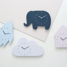 Декоративные часы в скандинавском стиле, подвесные деревянные часы с лебедем, медведем, облаком, модель игрушек для детской комнаты, украшение для дома 2024 - купить недорого