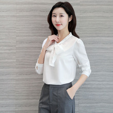 Модная Корейская женская летняя шифоновая блузка с длинным рукавом, Женская белая рубашка, топ с бантом и V-образным вырезом, рубашка размера плюс S-2XL DF2495 2024 - купить недорого