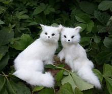 Um par de bonecos de raposa simulação com polietileno e furs brancos, presente de bonecas de raposa 2060 2024 - compre barato