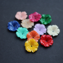 Flores talladas de 20mm y 30mm, piezas espaciales de colores mezclados, Coral Artificial para la fabricación de joyas, 10 unids/lote 2024 - compra barato