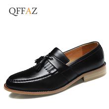 QFFAZ/новые модные мужские лоферы; Мокасины без шнуровки; повседневная мужская обувь на плоской подошве; винтажный дизайн с бахромой; кожаная обувь с микрофиброй 2024 - купить недорого