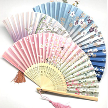 Leque de seda dobrável de bambu japonês, mini leque portátil de renda, lembranças para casamento, decoração de sushi 2024 - compre barato