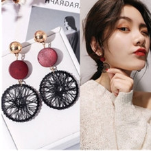 Pendientes largos de madera retro Antiguo para mujer, aretes redondos de moda, aretes redondos de aleación de zinc rojo y negro, 2020 2024 - compra barato