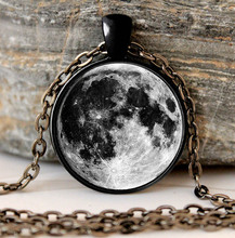 Galaxy lua colar preto colar de pingente de lua cheia e presentes da cadeia de vidro colar pingente camisola cadeia presente 2024 - compre barato