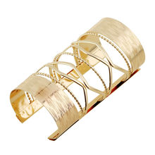 Pulseras huecas de Color dorado para mujer, joyería llamativa, brazalete grande de Metal, accesorios 2024 - compra barato
