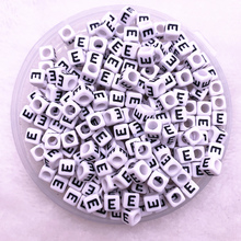 Contas de cubo acrílico com letras do alfabeto branco e 100 ", para fazer joias diy de 6x6mm(1/4") 2024 - compre barato