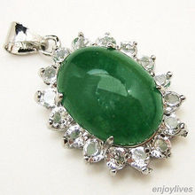 Кулон и ожерелье с зеленым натуральным нефритом И белым кристаллом 2024 - купить недорого