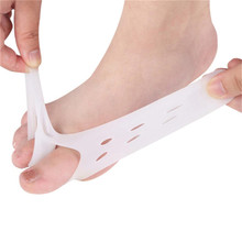 1 par de herramientas de alta calidad para el cuidado de los pies SEBS dedo del pie separador de dedos de tres agujeros Protector de pulgar Ajuste de cuidado del dedo del pie dedo del pie Valgus 2024 - compra barato