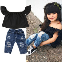 Детский комплект одежды из 2 предметов, короткий топ с открытыми плечами и джинсовые брюки с дырками 2024 - купить недорого