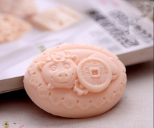Envío Gratis DIY monedas calientes en 3D en forma de cerdo molde de jabón hecho a mano moldes de vela molde de silicona Chocolate caramelo moldes forma de pastel 2024 - compra barato