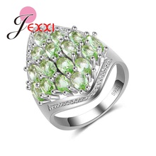 Женское кольцо из серебра 925 пробы, с зеленым фианитом 2024 - купить недорого