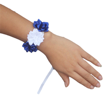 Flores de satén blancas y azules reales para boda, Flores para muñeca, dama de honor, perlas de novia, cinta de seda, ramilletes, Flores para muñeca, SW0678 2024 - compra barato